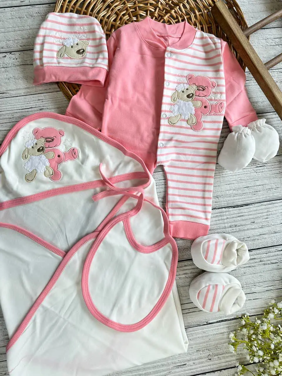 هفت تکه بیمارستانی طرح خرس و ببعی صورتی نوزادی و کودک کد ۱۱۷۵۱۱ 
