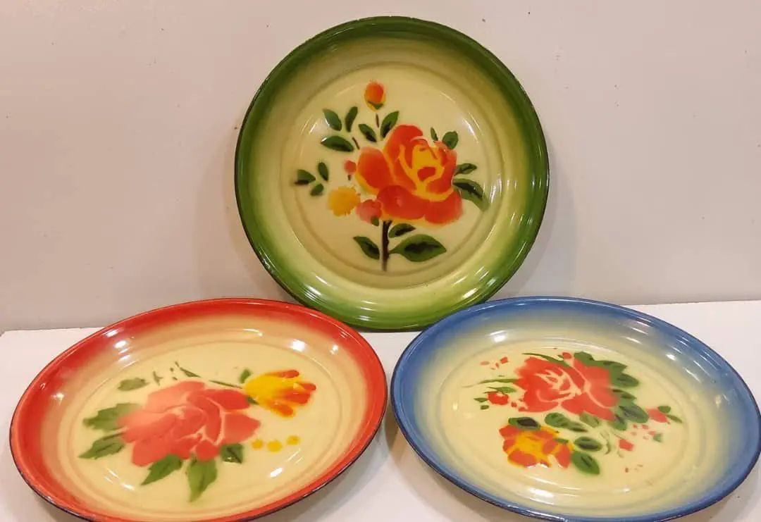 سینی لعابی گل دار سایز ۳۰سانت 
