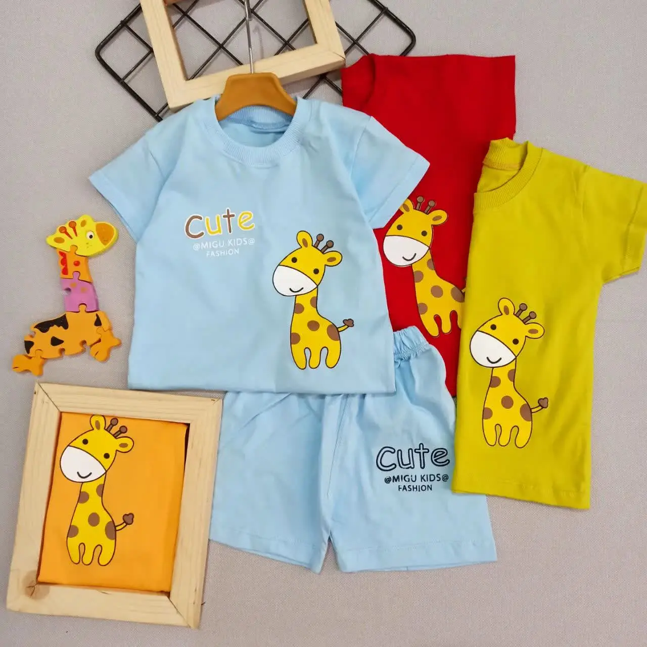 ست تیشرت شلوارک زرافه 
