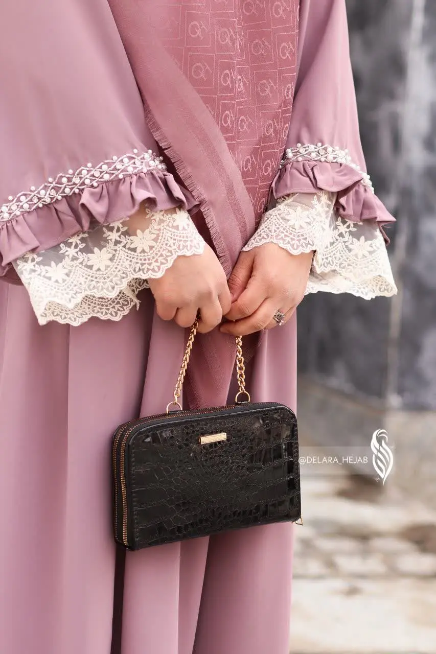 جزییات زیبای عبای ثمینا کالباسی😍🥰
