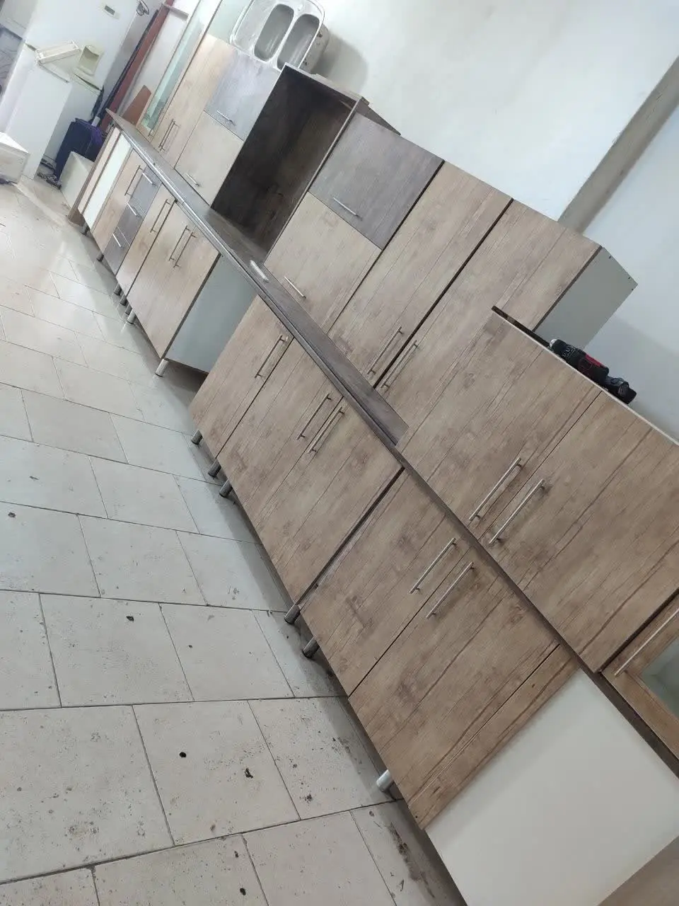 ۱۲ متر کابینت ام دی اف به متراژ ۶ متر زمینی ۶ متر دیواری به همراه 
