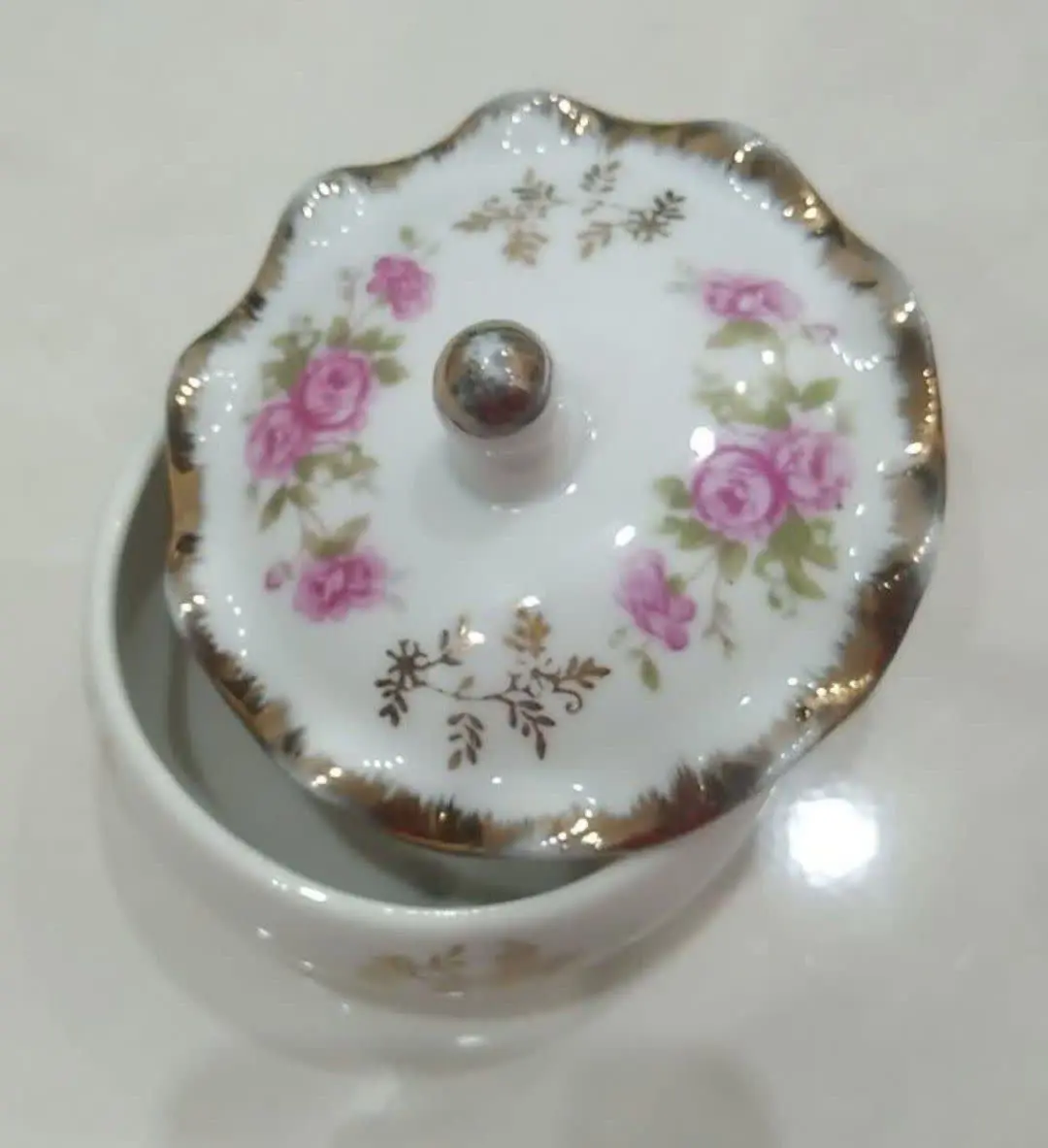 قندان دور چین گل سرخ