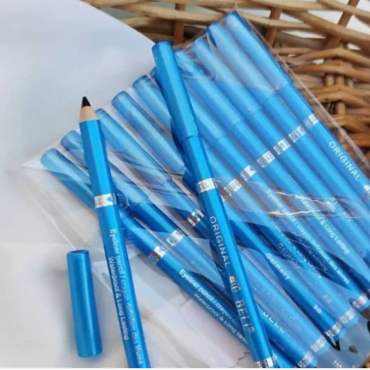 مداد چشم مشکی بل
