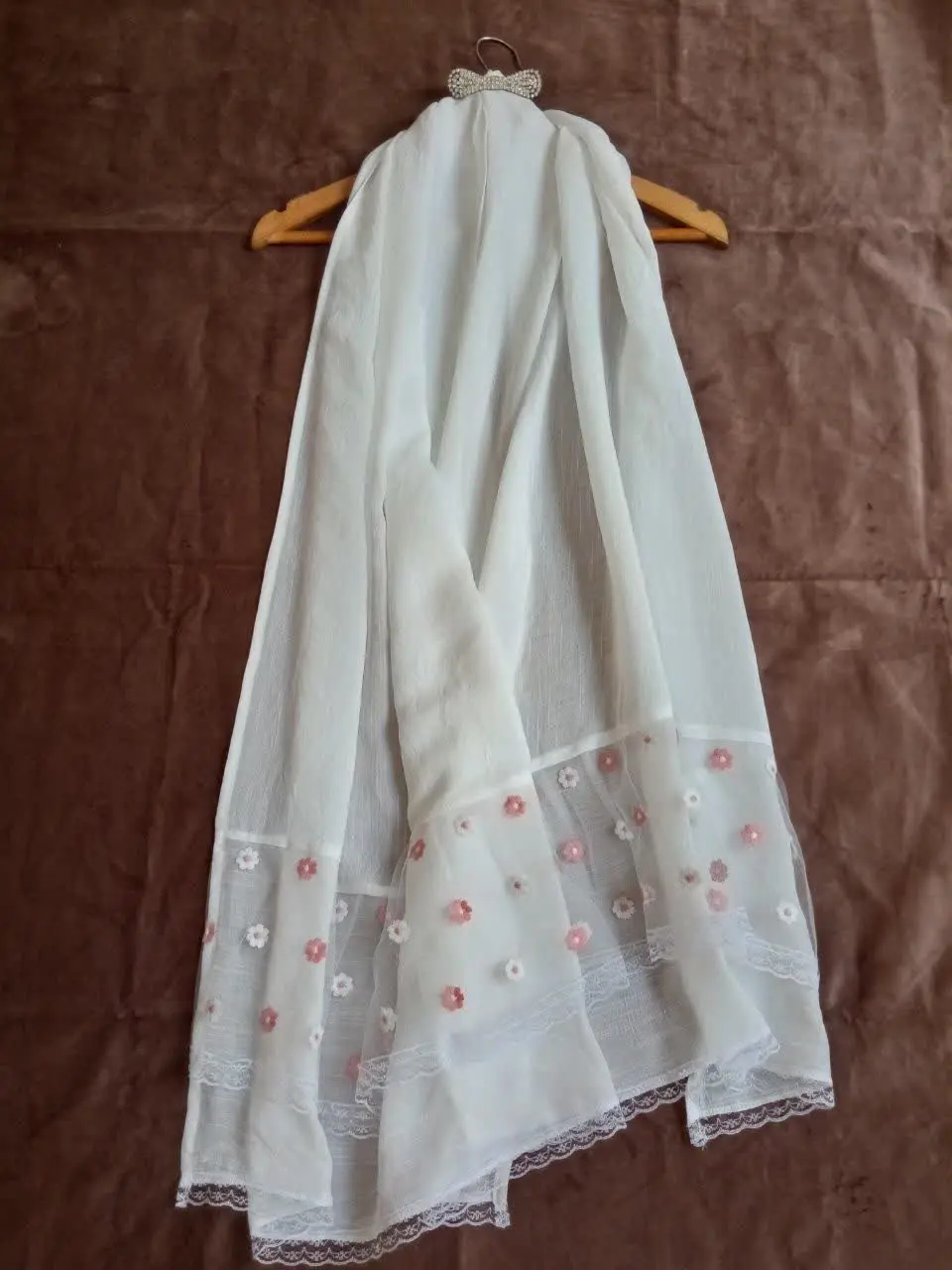 شال سفید دلبر
