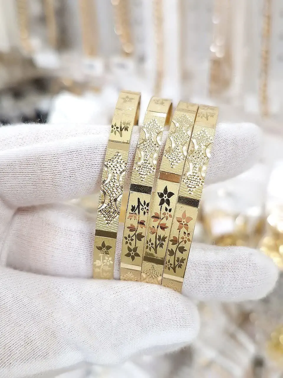 النگو فنری طرح طلا 
