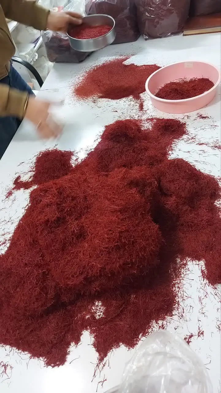 هم بصرفه اس هم رنگ و عطرش و...