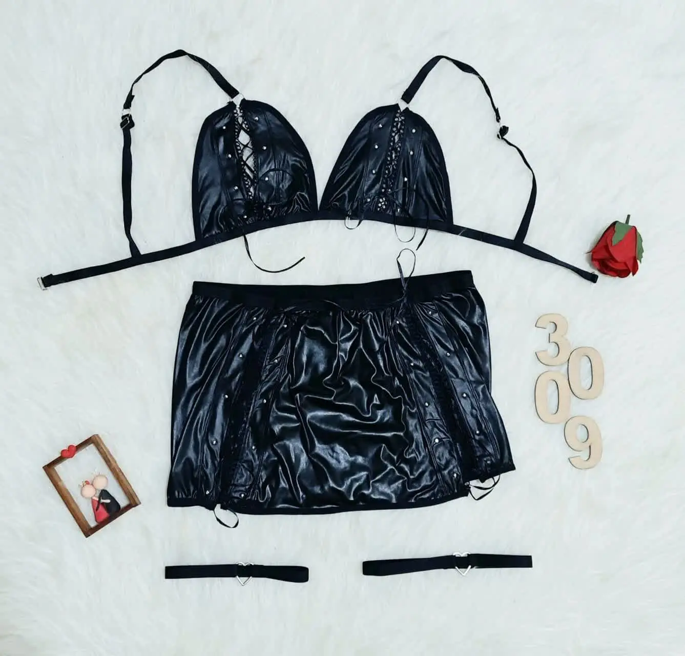 ست فانتزی چرم نگین‌دار
