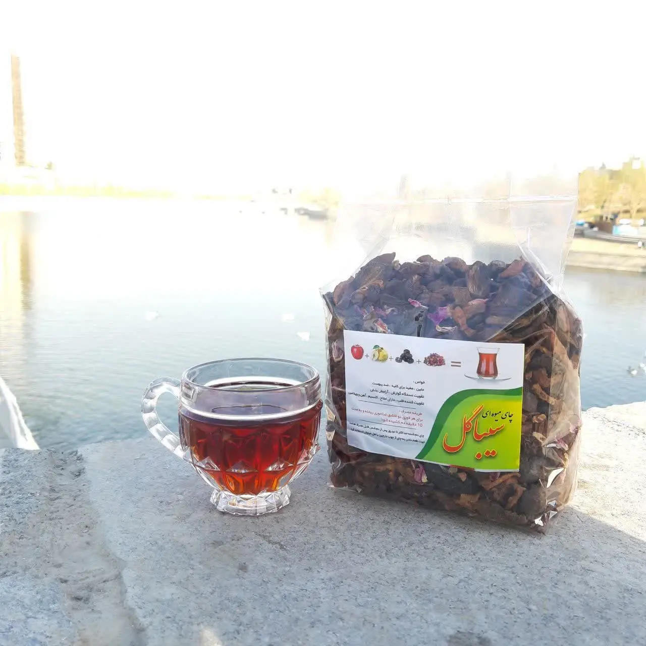 یک چای میوه ای آوردم براتون،