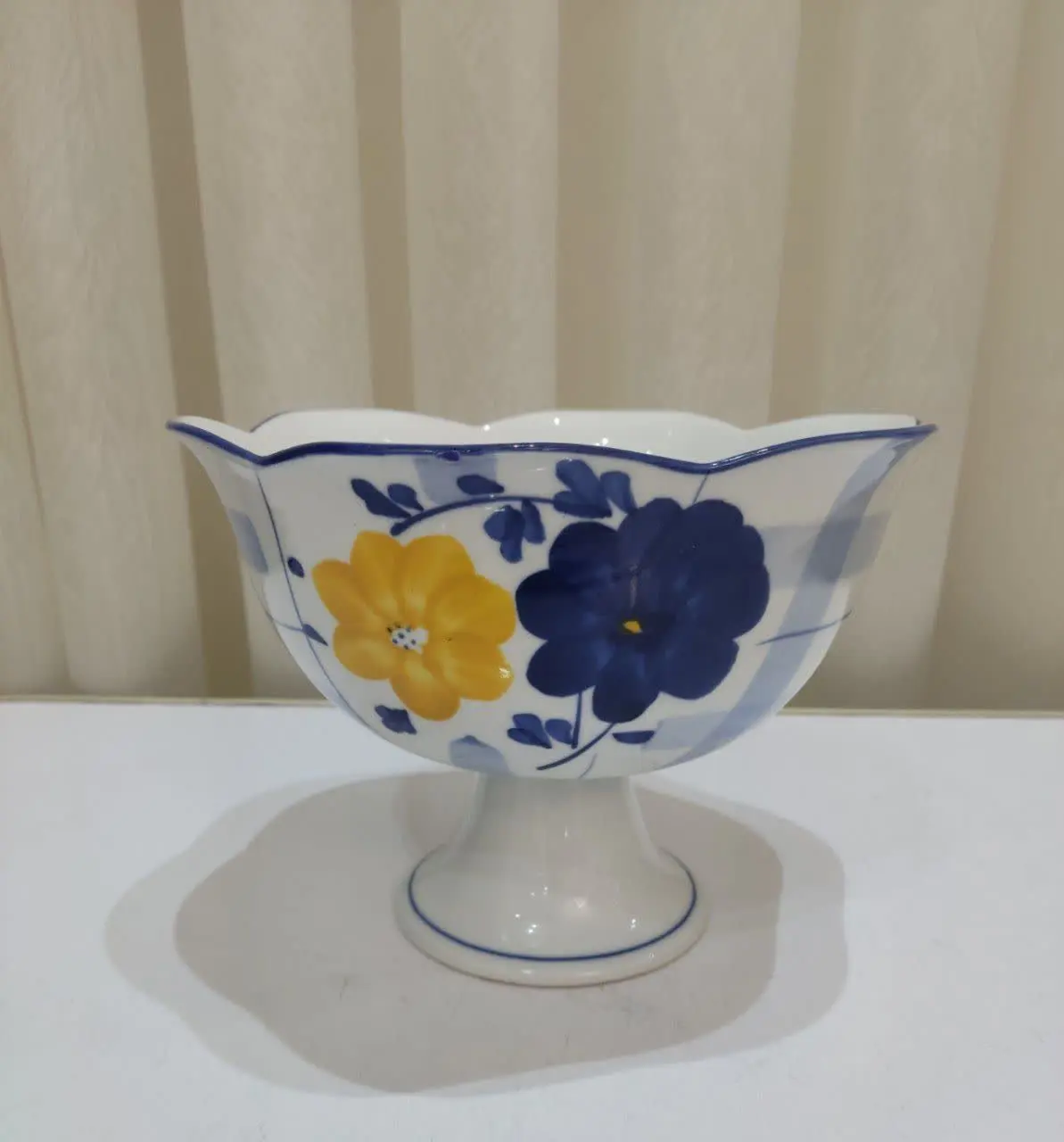 آجیل خوری گل پنبه‌ای 
