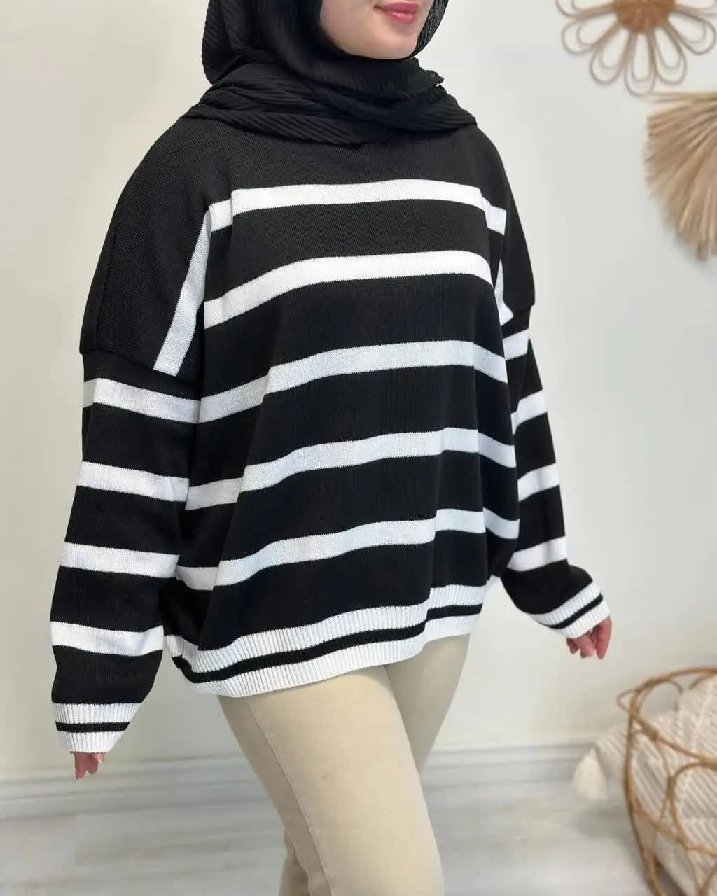 🖌 رنگ بندی: مشکی با خط قرمز...