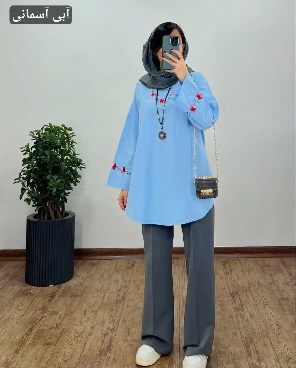 نام: مانتو یقه گل تبسم
