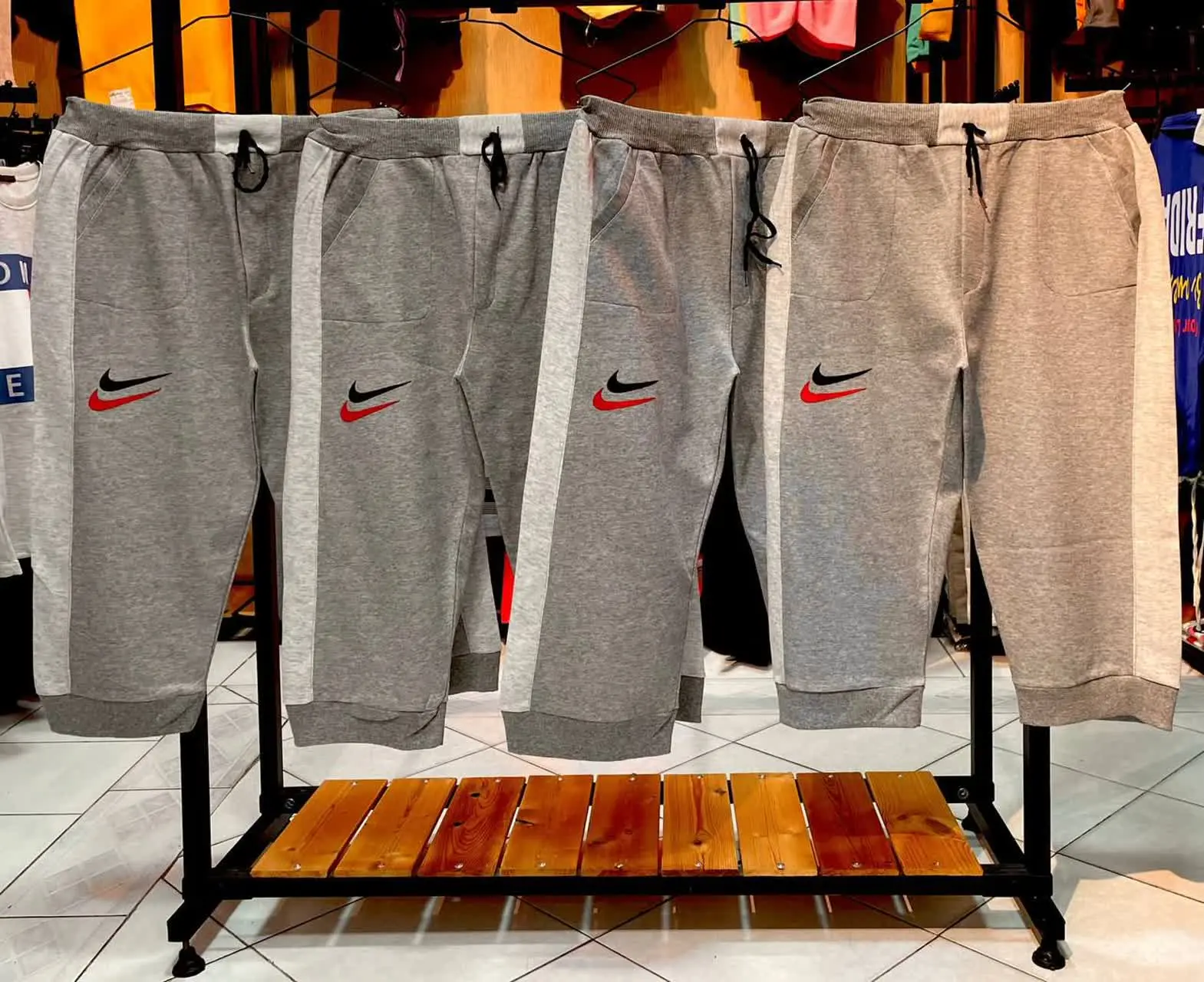 👈🏽 (ردیف ٧٨١٠) 
