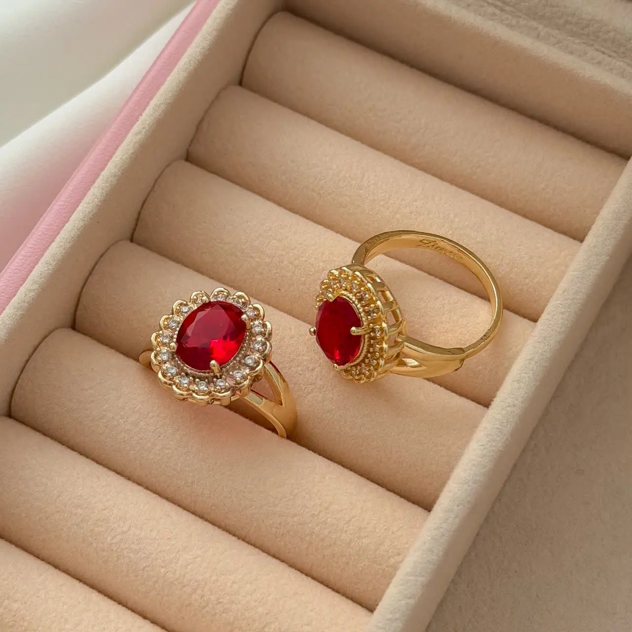 انگشتر نگین قرمز طرح طلا کد...