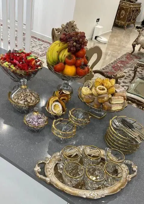 یک عدد آجیل خوری با پایه بلور