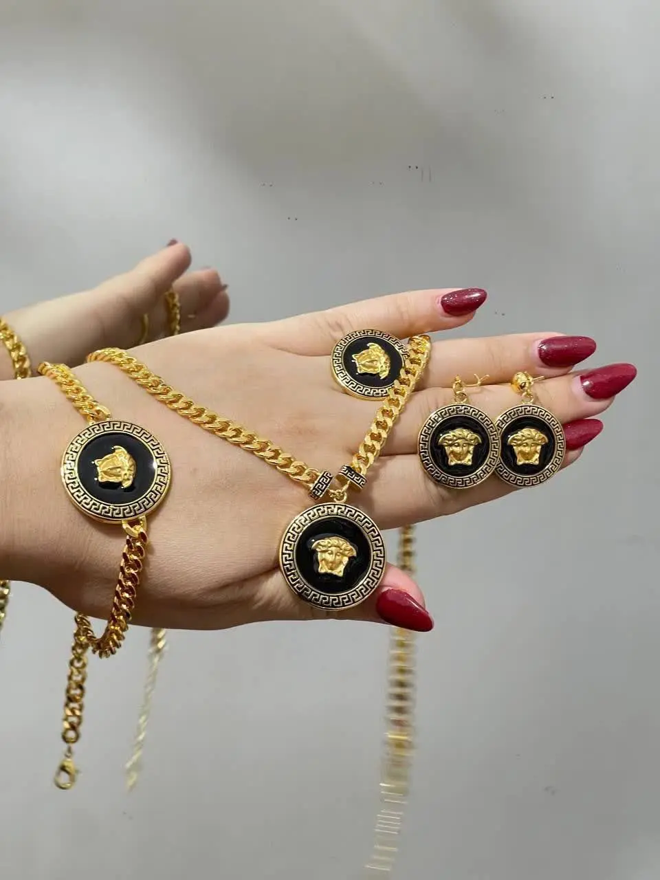 #سرویس کارتیر ورساچ 
