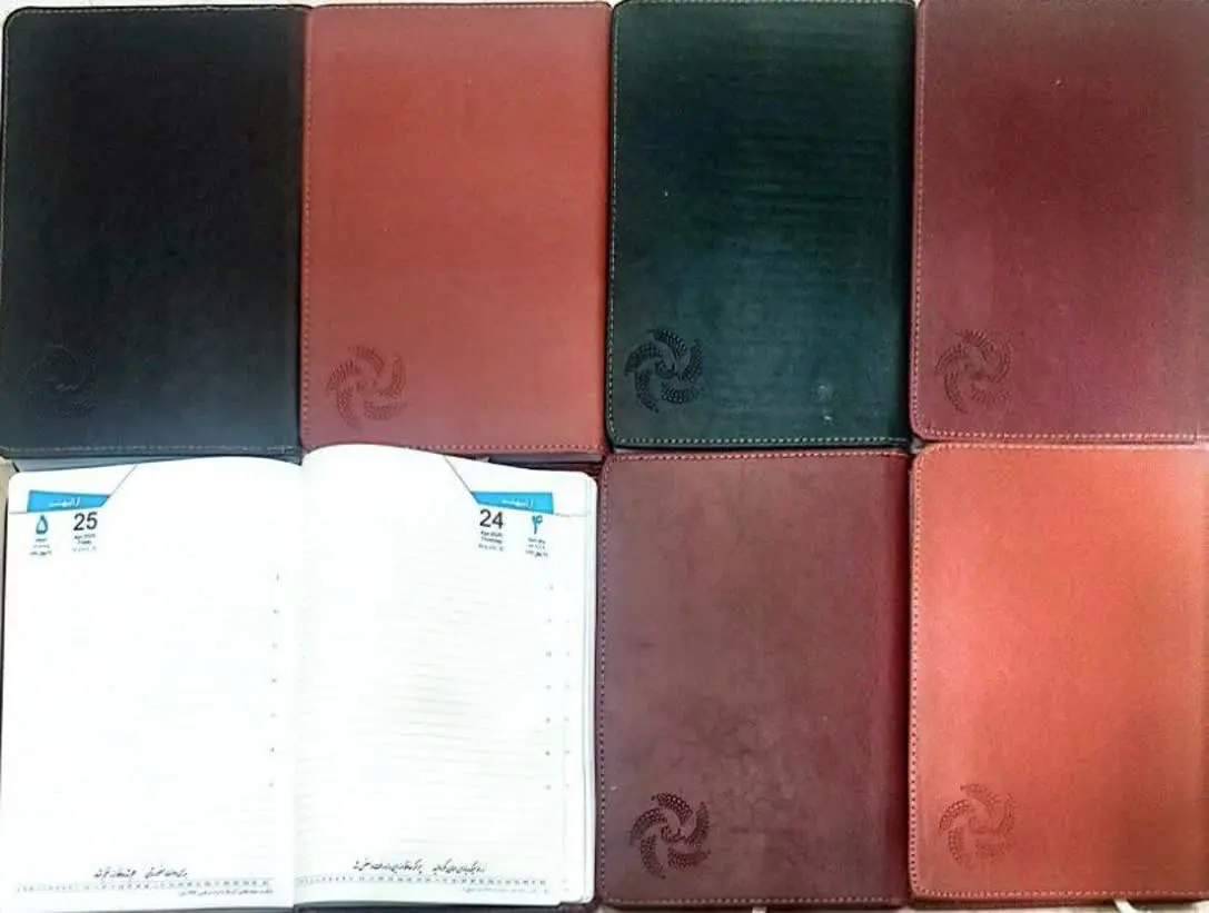 سررسید چرم وزیری ۲۱ فرم ۲ رنگ جمعه جدا سال ۱۴۰۴
