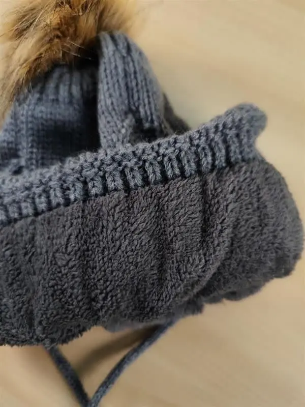 کلاه و رینگ بافت برجسته 
