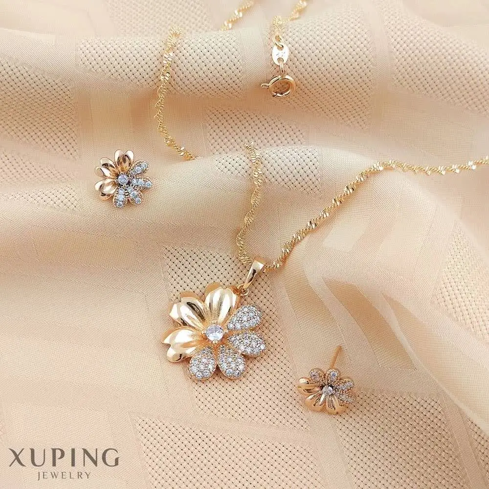 ❤️ طرح گل با نگین‌کاری جذاااب 🤩🌼
