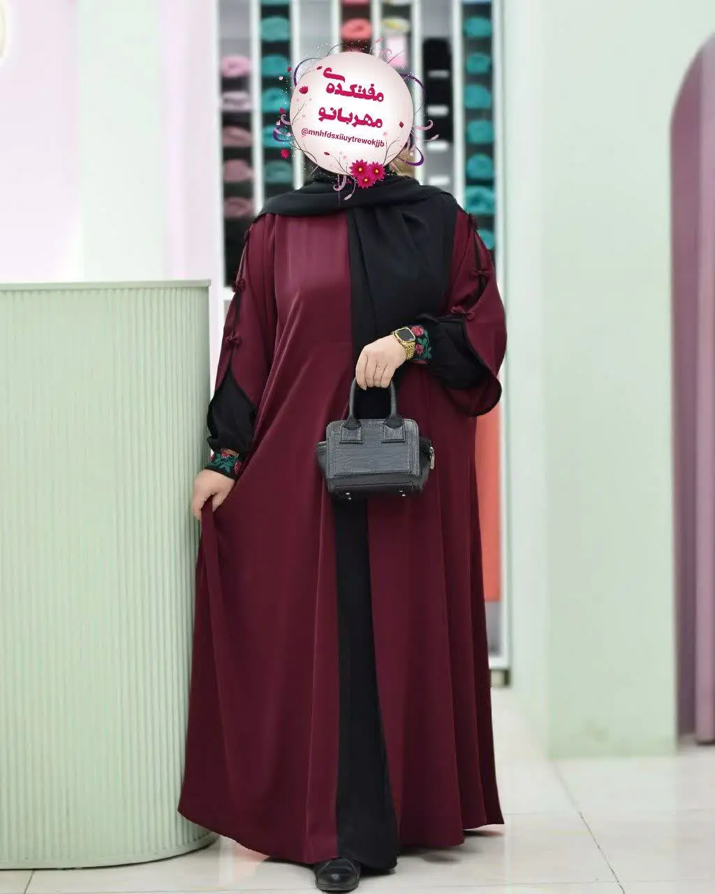 پاپیون‌های ظریف آستینش ببین 😍
