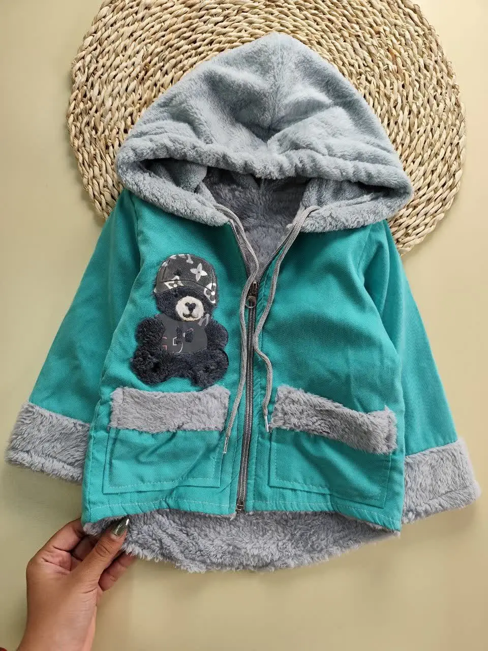 کاپشن خرس برفی 
