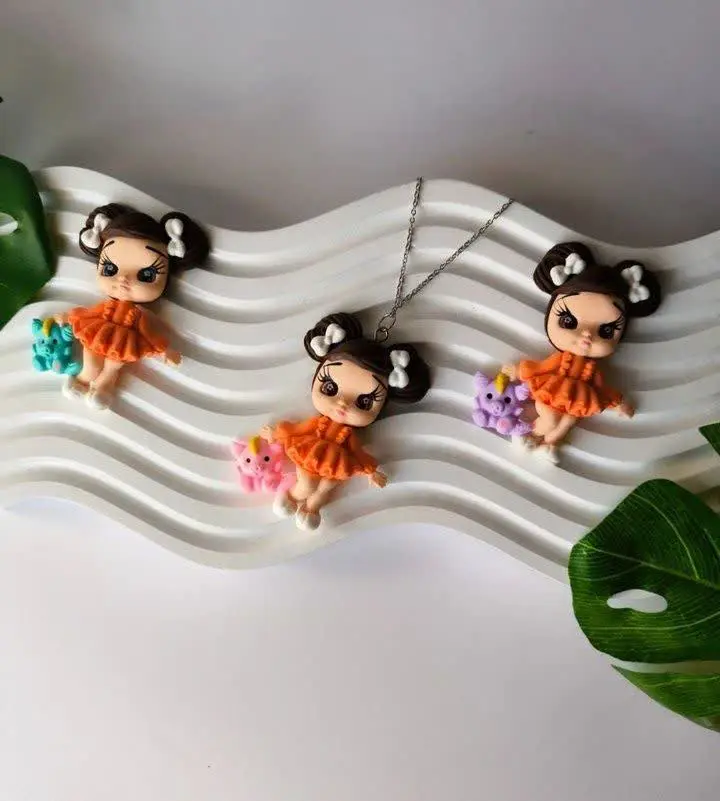 گردنبند رنگ سال
