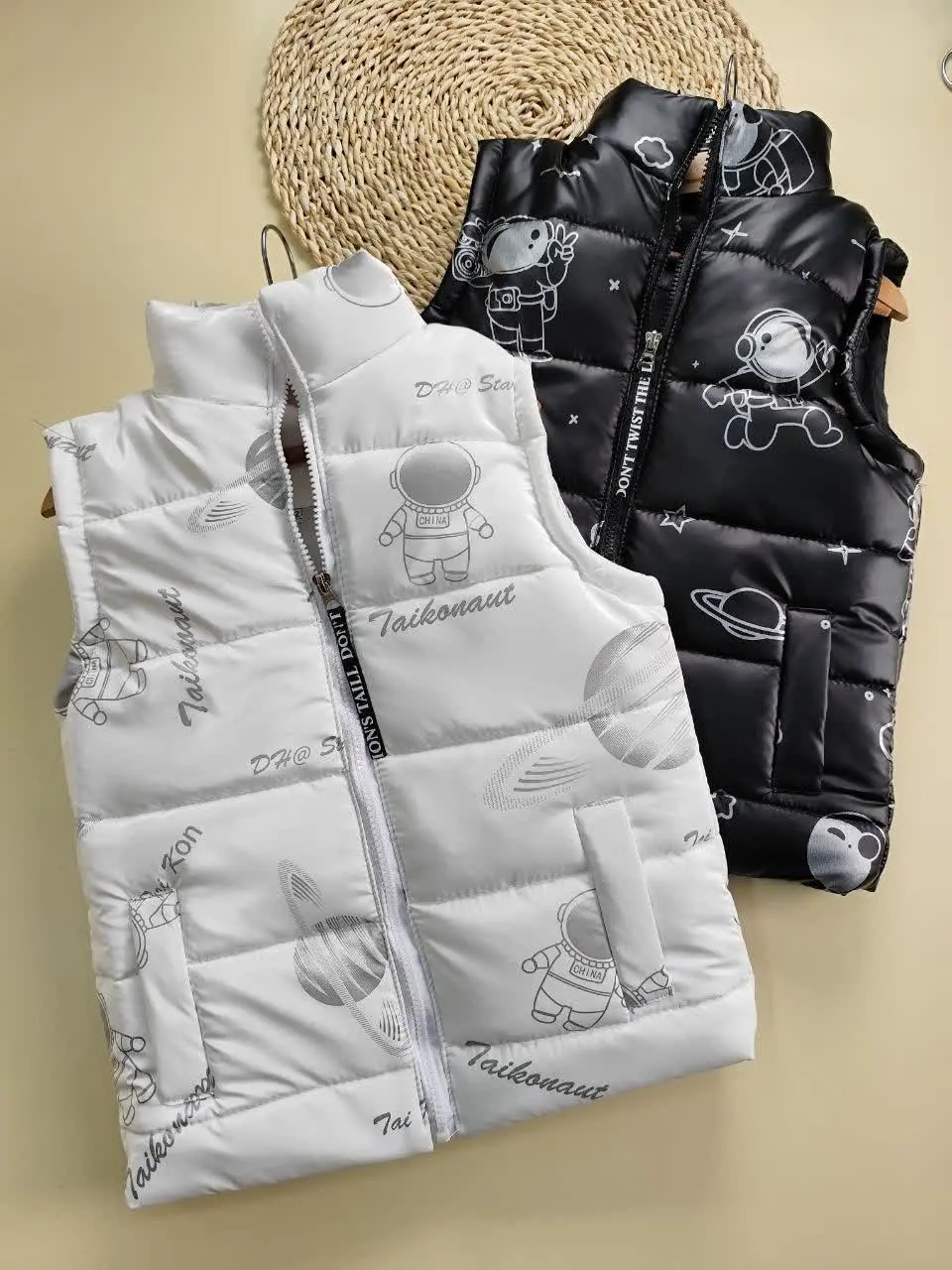 پافر فضانورد سفید مشکی
