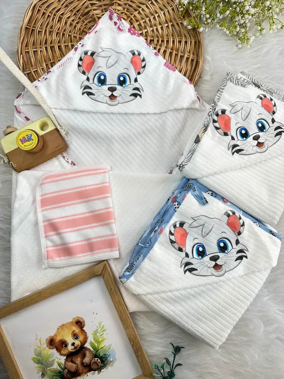 حوله دوتکه لیف دار طرح گربه چشم آبی نوزادی و کودک کد ۳۳۵۰۲۳ 
