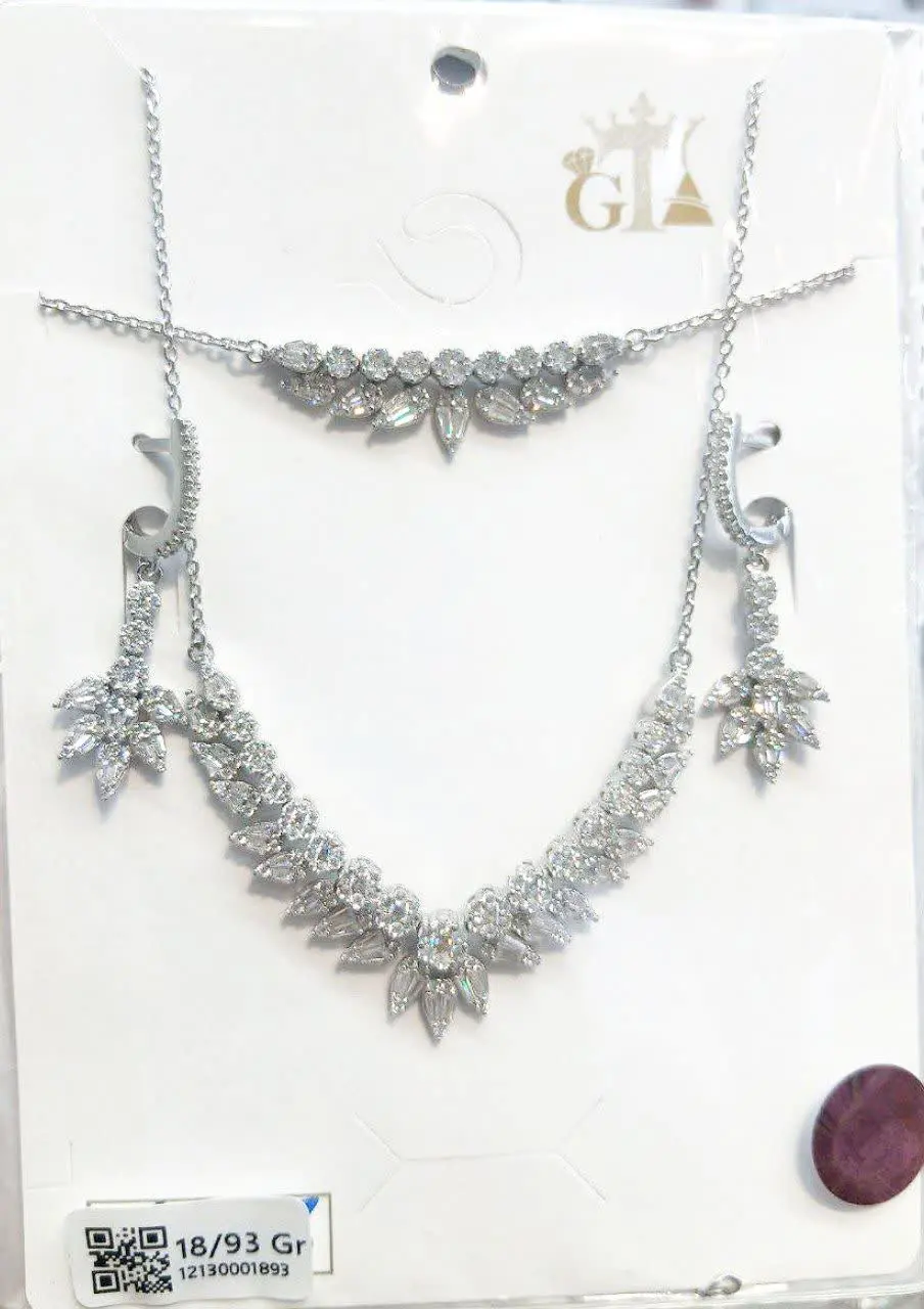 شامل پلاک، گوشواره و دستبند