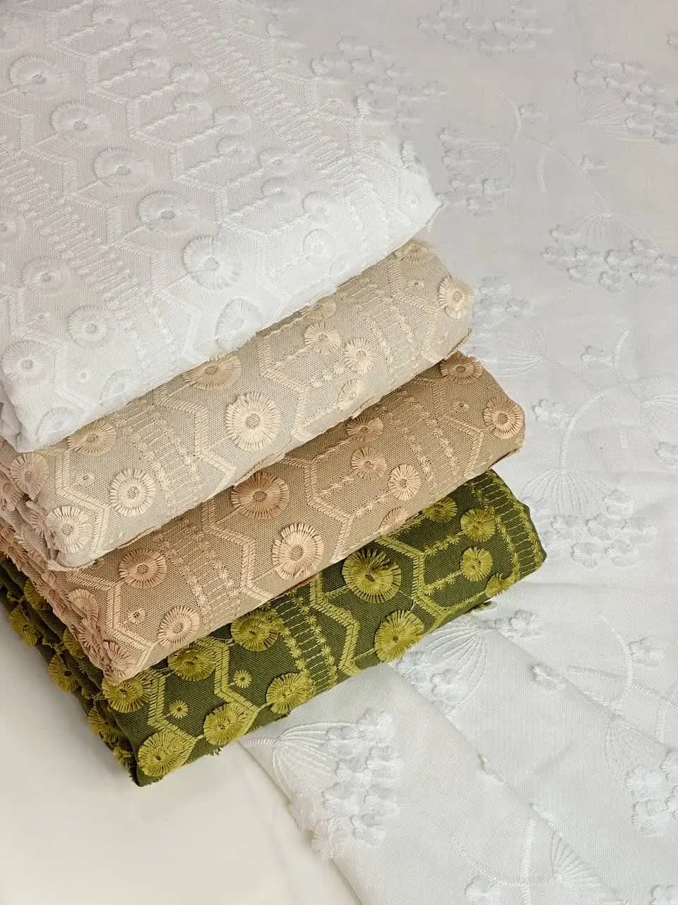 خاص ومتفاوت باش❤️😌
