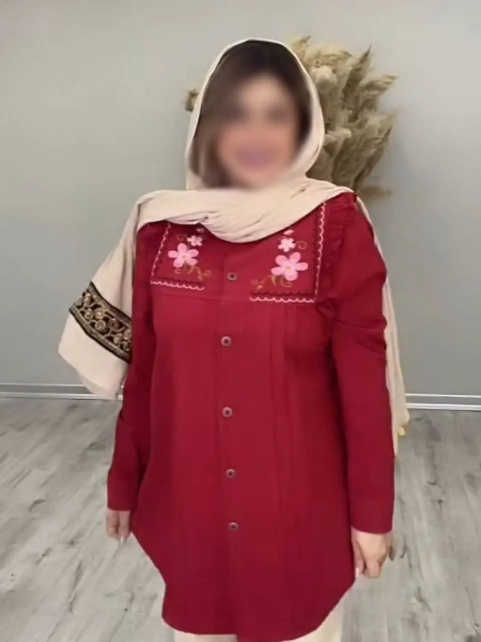 💐 یه کار خوشگل با پارچه بهاره لینن که گلدوزی زیبا قسمت سینه کار شده با تنوع رنگبندی متناسب باسلیقه‌های مختلف تقدیم حضورتون میشه. 
