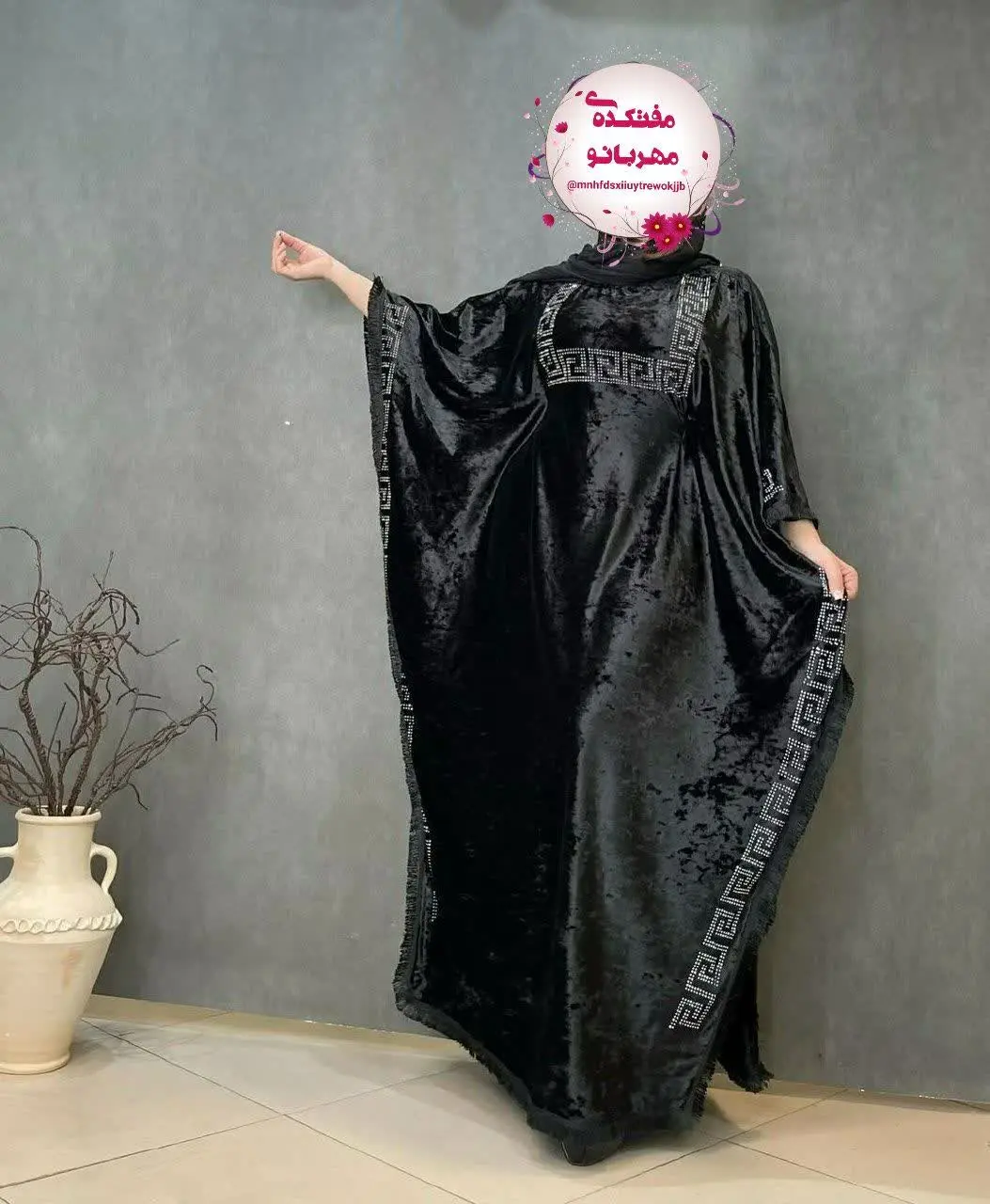 عبایی مخمل داخل کمر دار 
