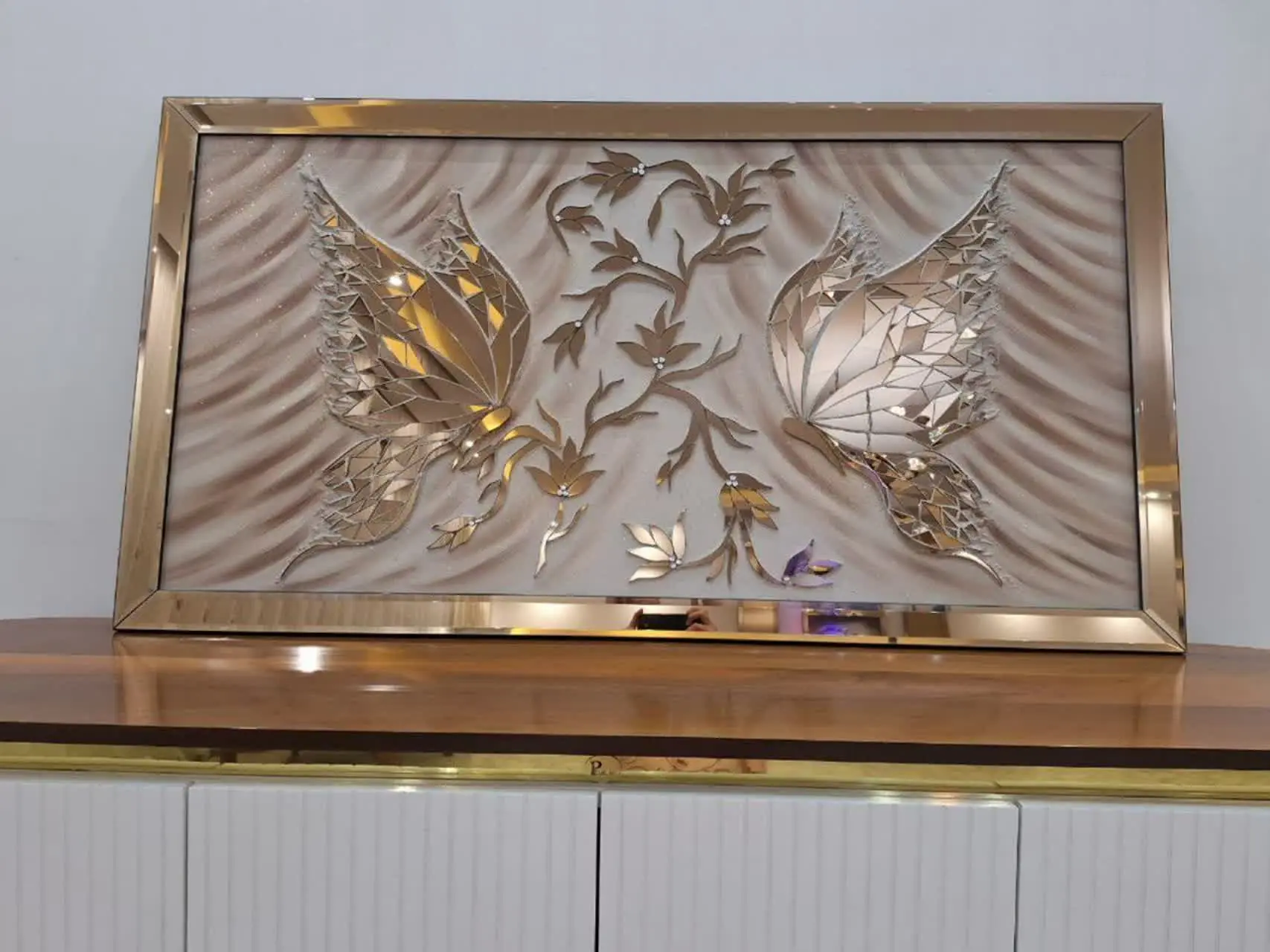 اولین محصول شیک برای تکمیل شدن یه جهیزیه‌ی خاص تابلوی گل و پروانه ست😍❤️
