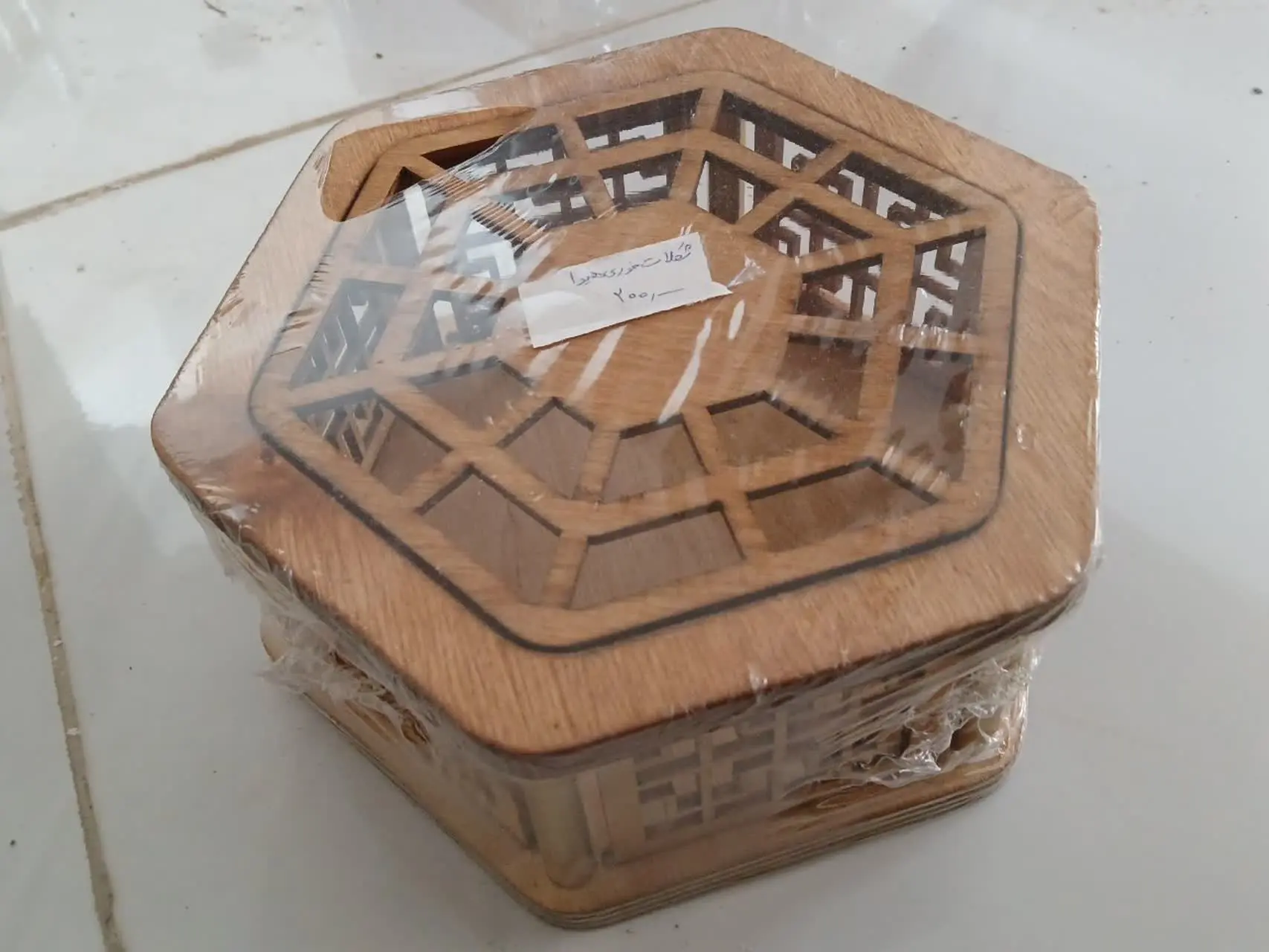 شکلات خوری هیوا
