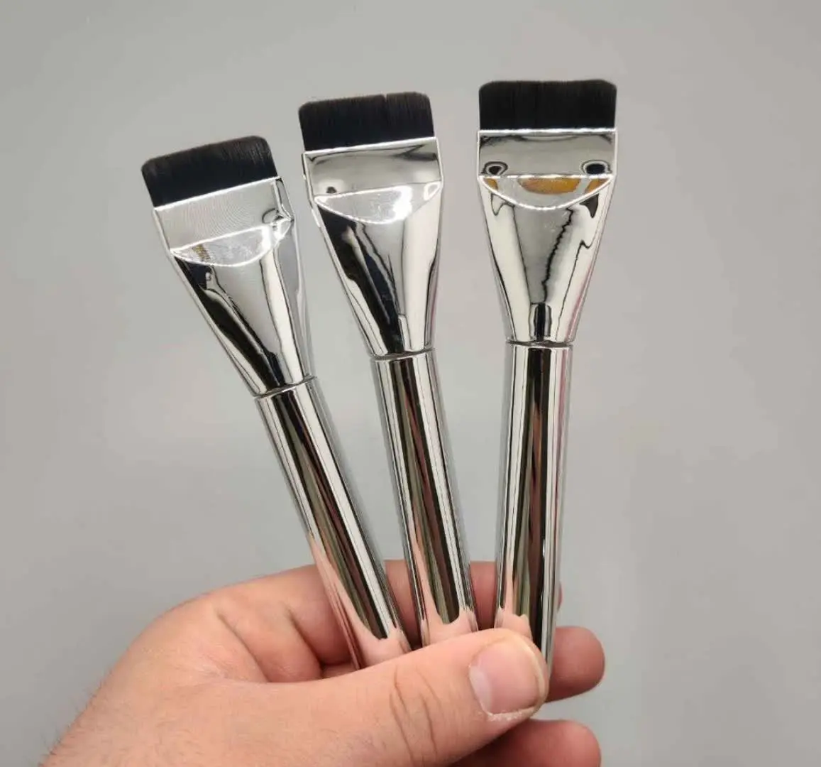 براش تخت کرم پودر مدل سیلور SILVER
