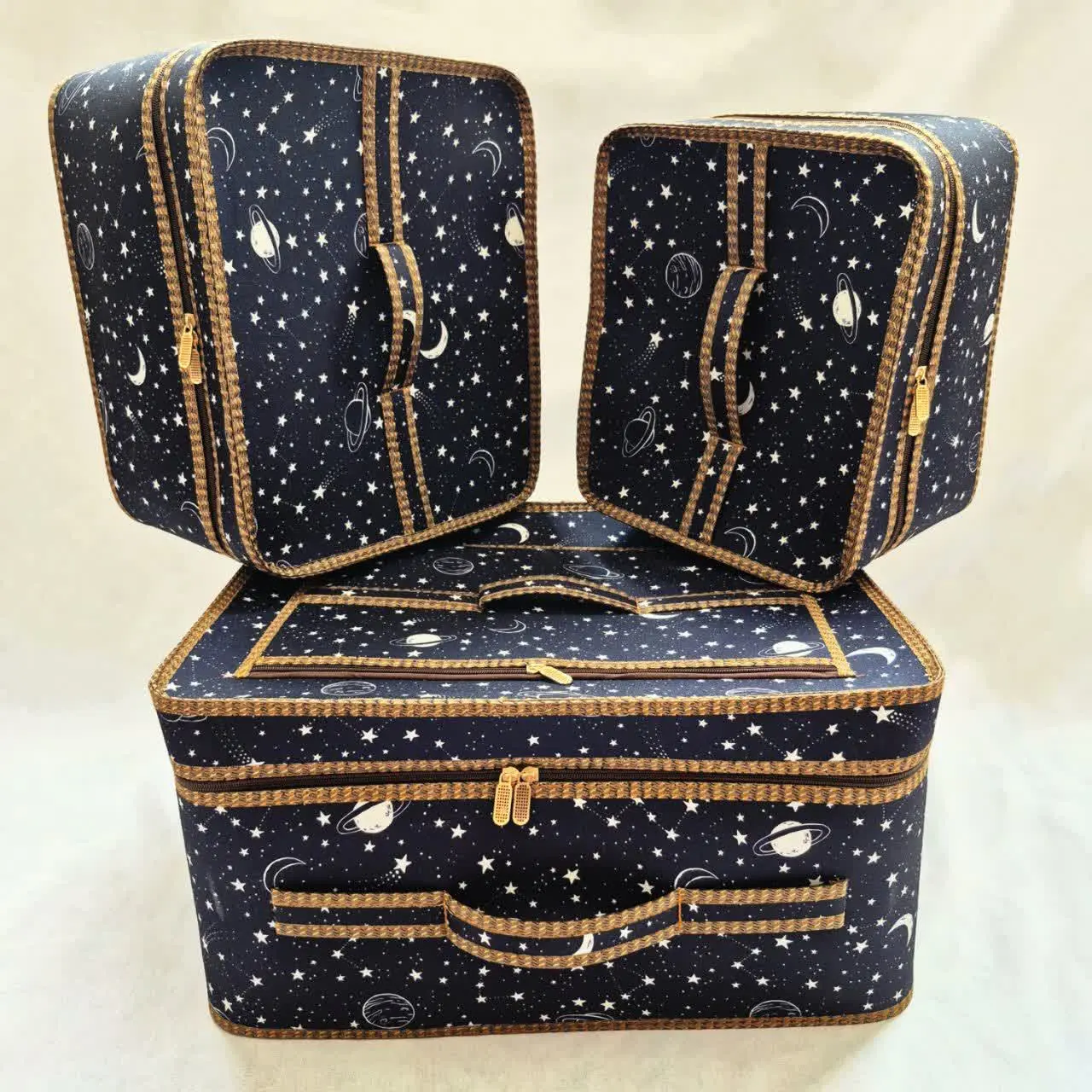 به عنوان چمدون توی مسافرت هم میتونید استفاده کنید چون روی اون دسته داره👌💁‍♀
