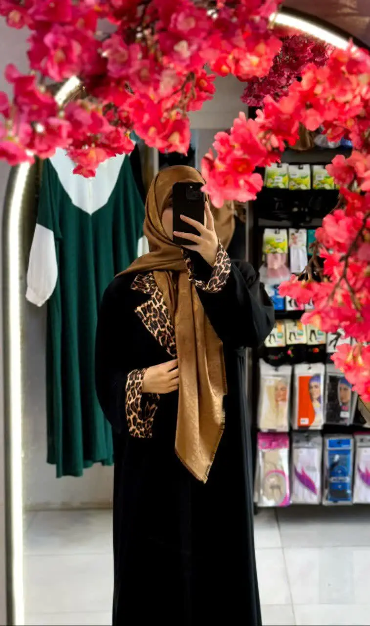 _هم بعنوان مانتوی جلو باز و هم بعنوان مانتوی جلو بسته قابل استفاده هست👛
