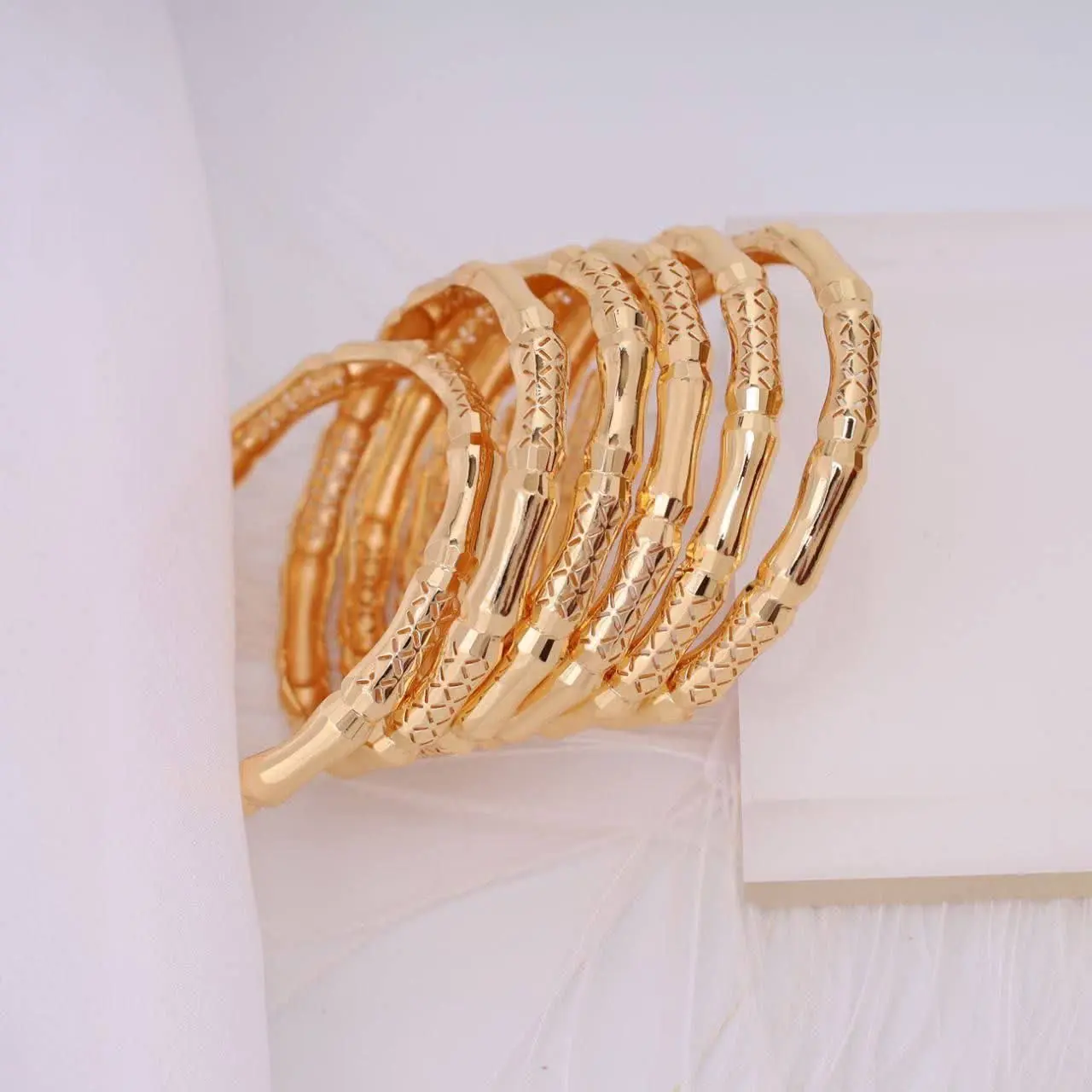 النگو آیینه‌ای طرح دار
