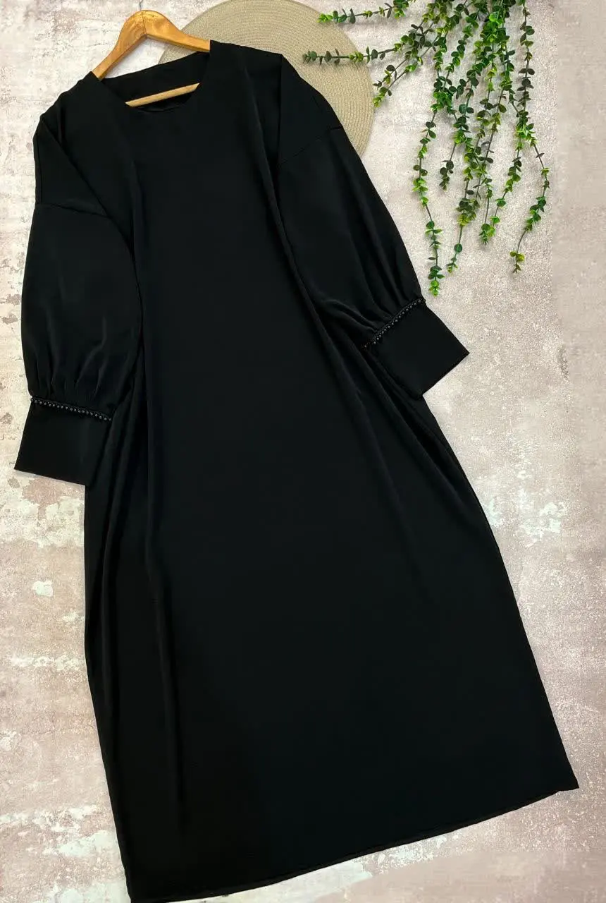 یه #مانتوعبا ی خاص که خودم عاشق مروارید دوزی‌های آستینش شدم😍چه سایزکوچیک باشی که سایزبزرگ اندازه میشه و تنخورش عاااالیه😌
