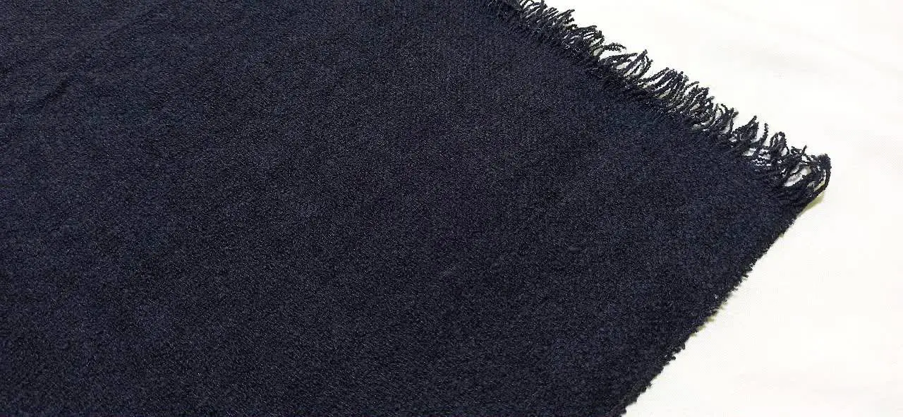 ✅شال بوکله گرم سورمه‌ای یکی موجوده
