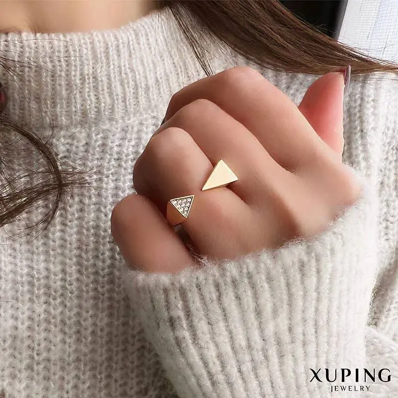 💎 انگشتر مثلثی نگین دار از...