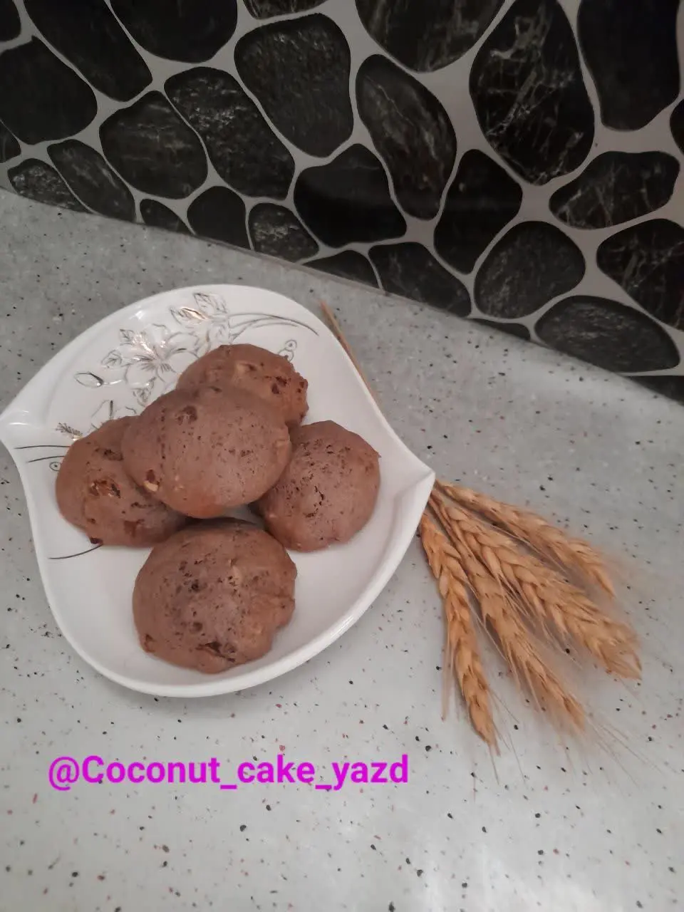 وزن بسته ۳۲۵ گرم همراه با (...