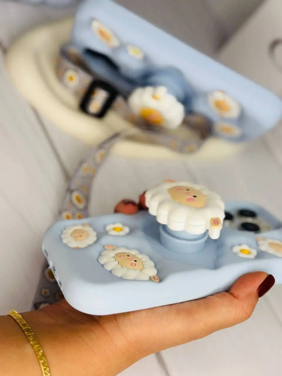 قاب ببعی تو بازیگوشی با قابلیت استندشدن مخصوص انواع #سامسونگ و #آیفون 
