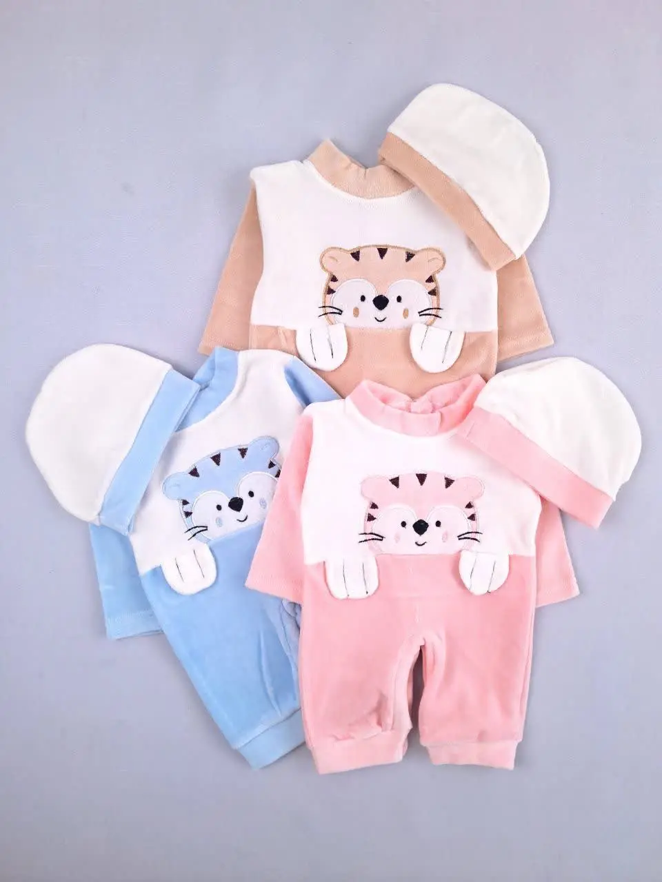 سرهمی و کلاه مخمل ببر 😍