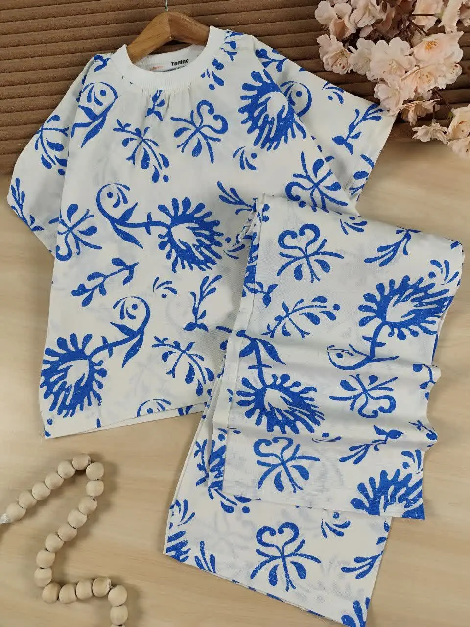 کراپ شلوار برگ‌های فانتزی 
