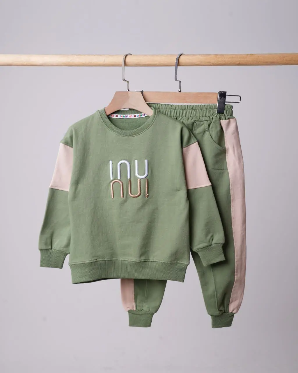 یه ست اوردم که باب میل ماما...