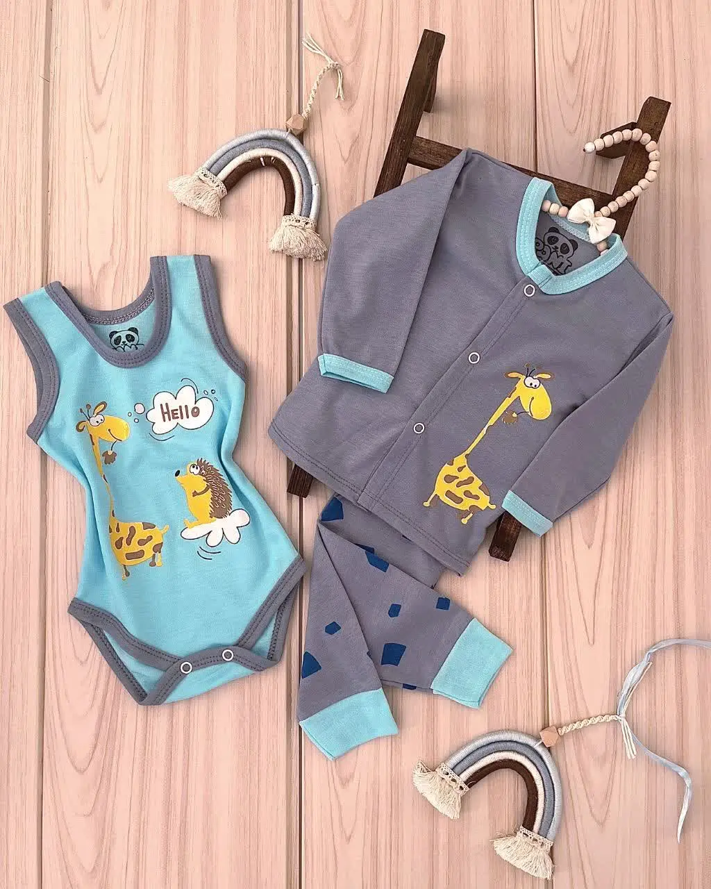 سه تیکه زرافه و جوجه تیغی😍
