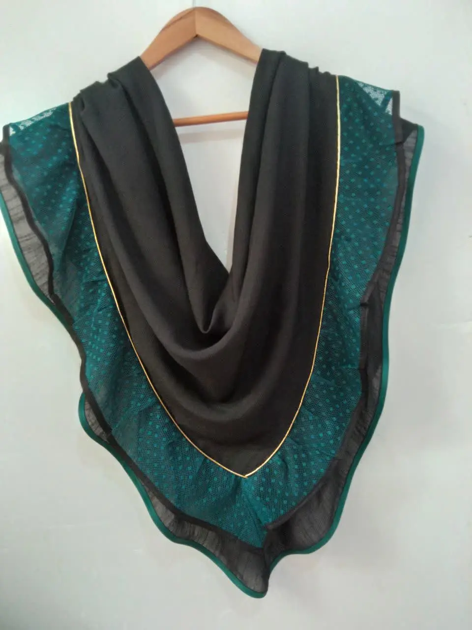 مشکی همراه با تور سبز کله غازی
