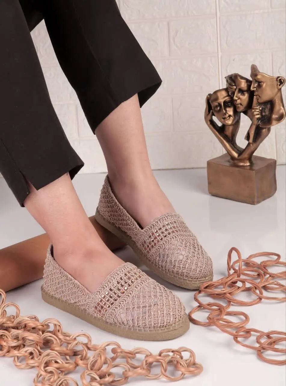 گیپور نگینی جدید در سه رنگ، سبک راحت و با کیفیت سایز۳۷تا۴۰ 
