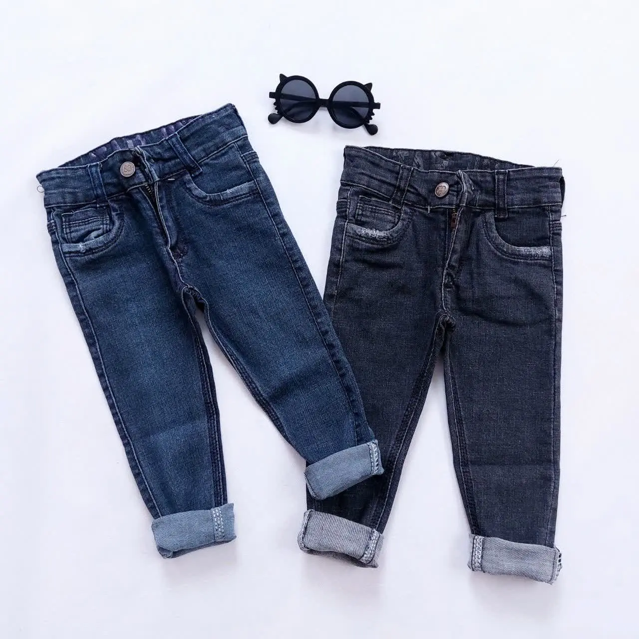 مدل شلوار جذب است و مناسب جثه‌های معلومی است
