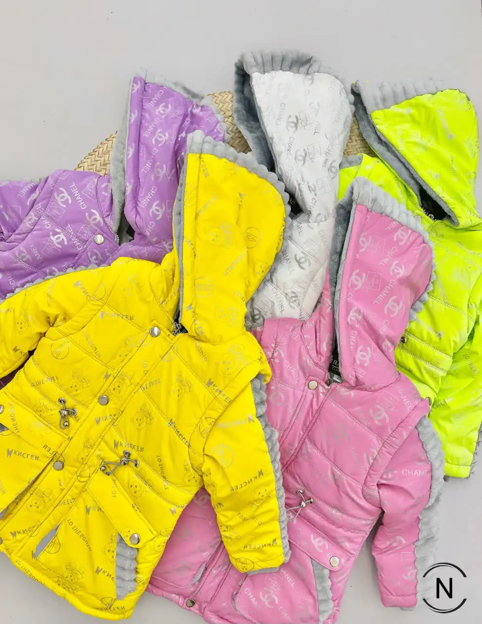 کاپشن‌دخترانه سیلیکونی تمام چاپ شنل دوزی
